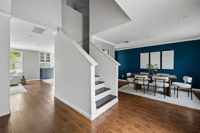 Building Photo - 320 S Mesa Verde Way