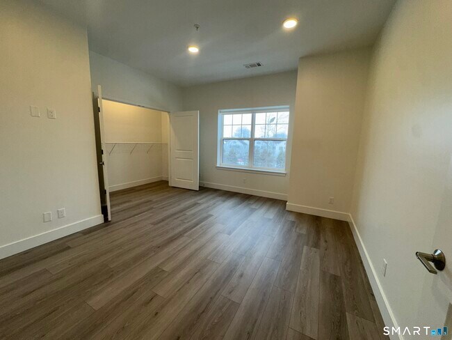 Building Photo - 414 Berlin Tpke