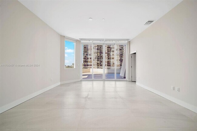 Building Photo - 555 NE 34th St