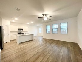 Building Photo - 807 Black Hawk Dr