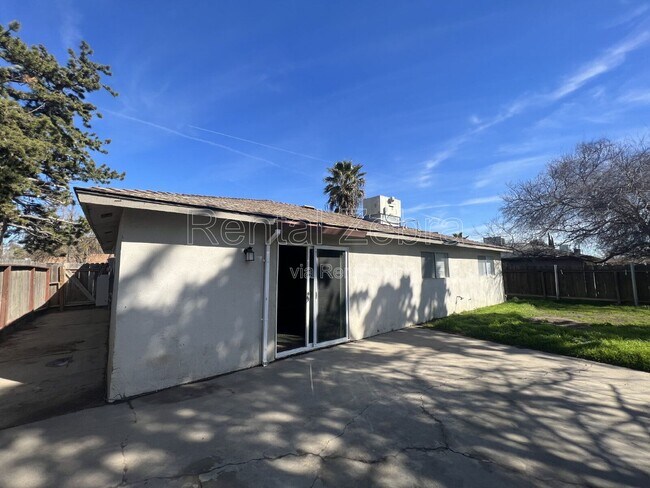 Building Photo - 1836 Cheyenne Dr