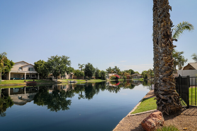 Building Photo - Beautiful Waterfront Home in Ocotillo Lakes