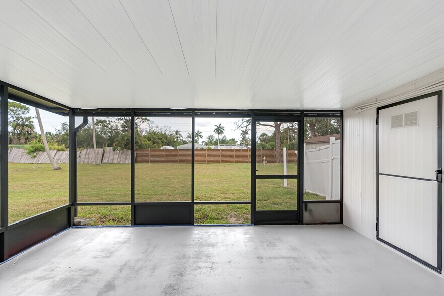 Screen porch - 16320 John Morris Rd