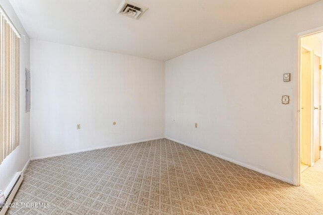 Building Photo - 873A Balmoral Ct