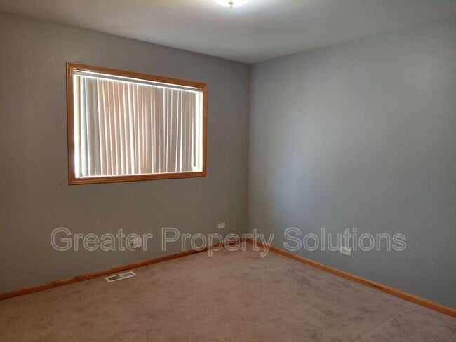 Building Photo - 9924 Lands End
