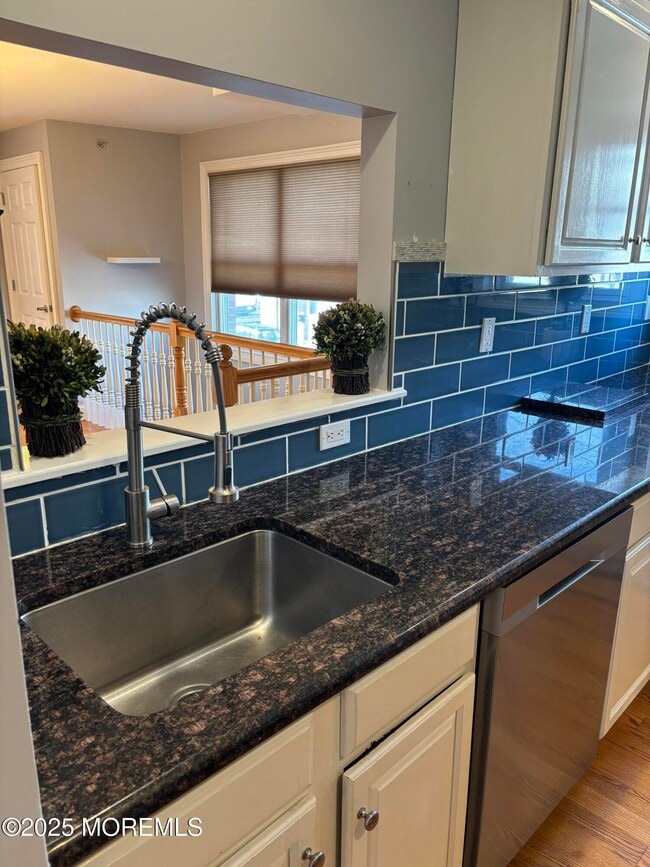 Building Photo - 112 N Broadway