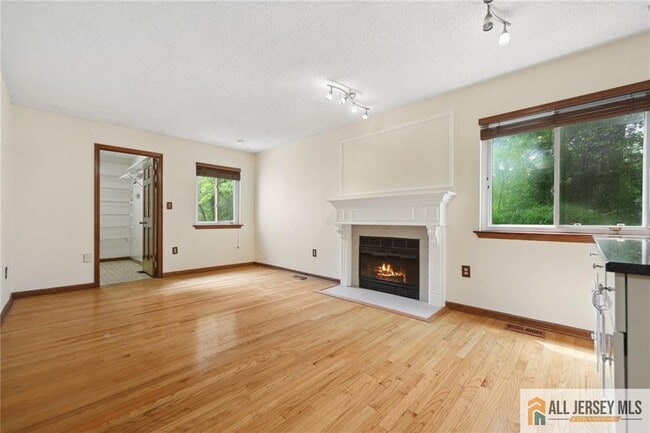 Building Photo - 153 Thoreau Dr