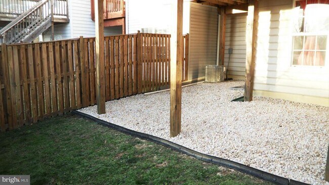 Building Photo - 1019 Railbed Dr