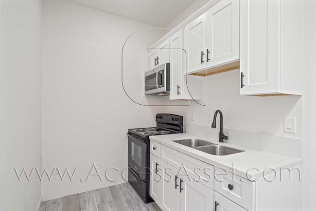 Building Photo - Charming 1 Bed/1 Bath Newly Remodeled Unit In Banning!