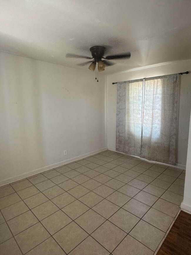 Building Photo - 1507 S Avondale St