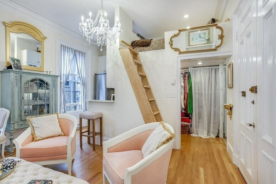 Building Photo - 376 Marlborough St