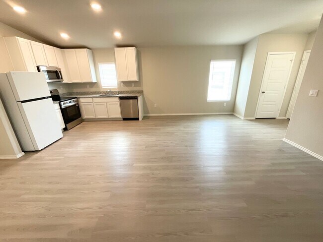 Building Photo - 5731 Falcon Pt