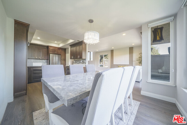 Building Photo - 2040 Woodbriar Ct