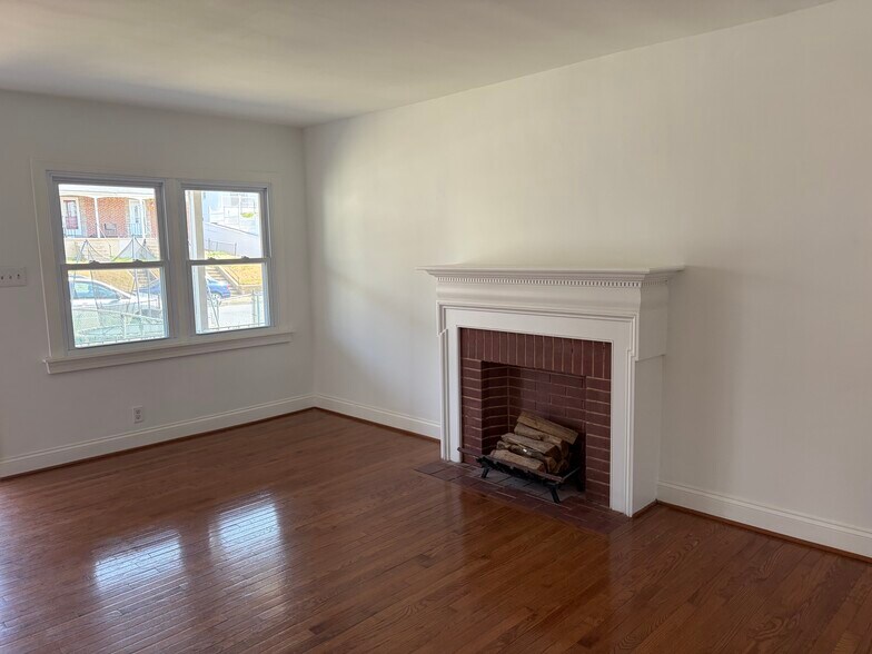 Building Photo - 546 47th St