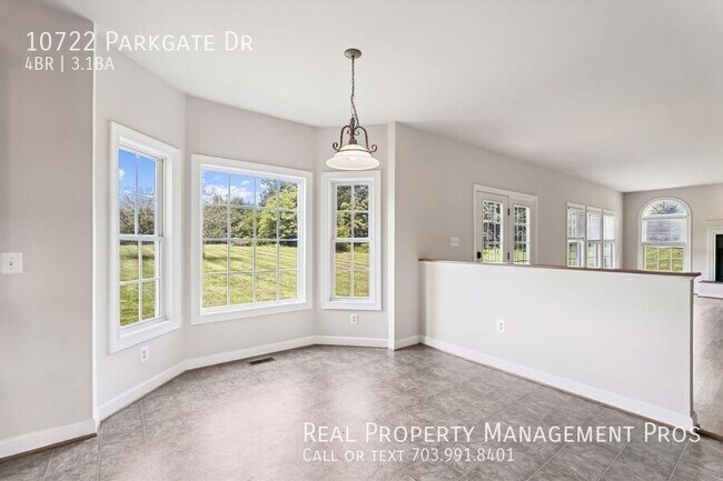 Building Photo - 10722 Parkgate Dr