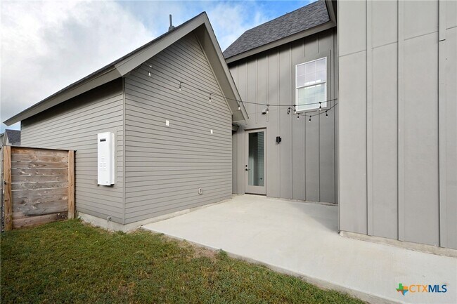 Building Photo - 421 Constance Dr