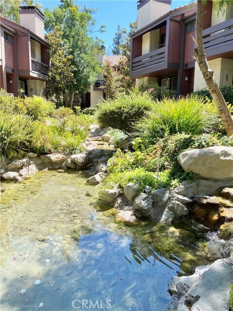 Building Photo - 21931 Burbank Blvd