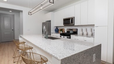 Building Photo - 2305 Summer St