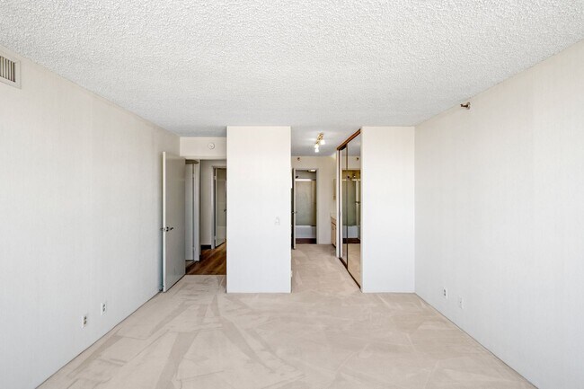 Building Photo - Spacious 2 Bedroom, 2 Bath with 2 Assigned Parking Stalls!