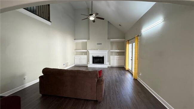 Building Photo - 11395 Brookhollow Trail