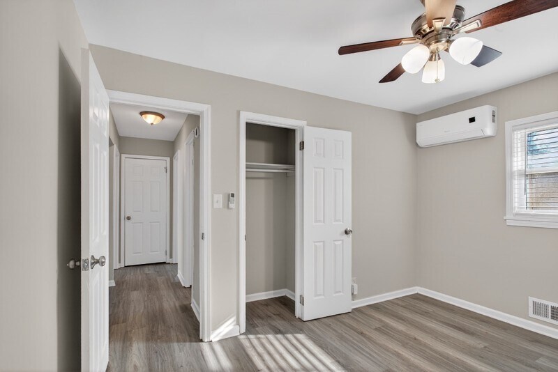 Building Photo - 586 Oakside Dr SW