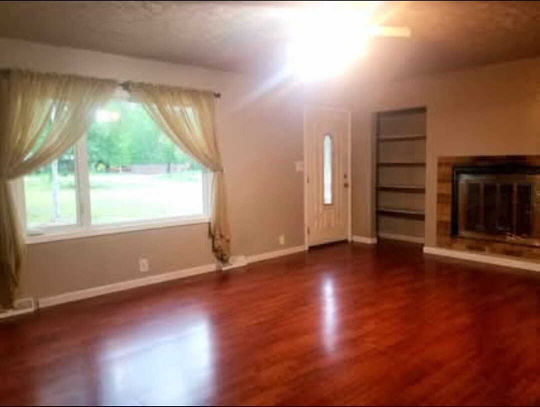 Building Photo - 1096 Shoshone Dr
