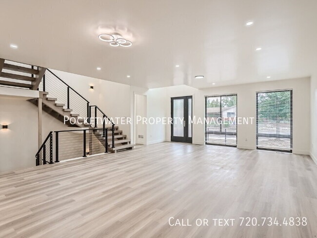 Building Photo - 3595 Darley Ave