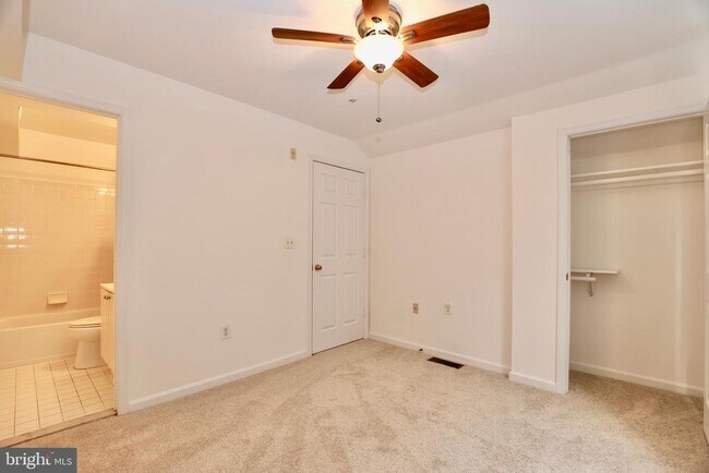 Building Photo - 5928 Founders Crossing Ct