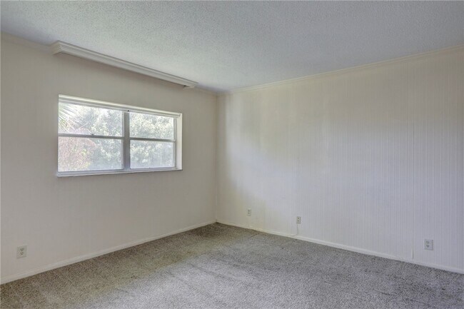 Building Photo - 1100 Ponce De Leon Cir