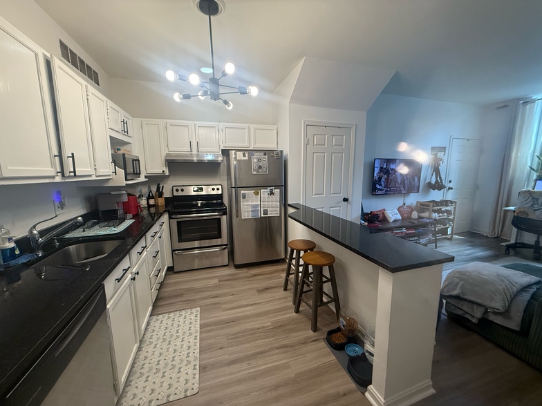 Kitchen - 148 E Clement St
