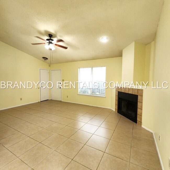 Building Photo - 1901 Dickens Dr