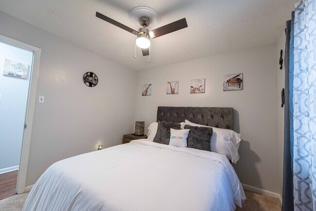 Building Photo - 9108 Peach Tree Ln