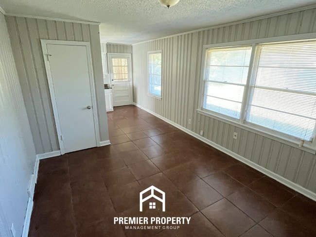 Building Photo - 1508 E.Raines Rd