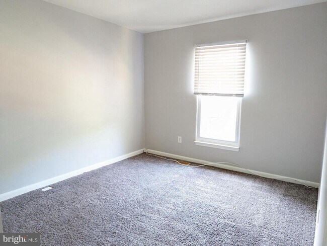 Building Photo - 6912 Myersview Dr