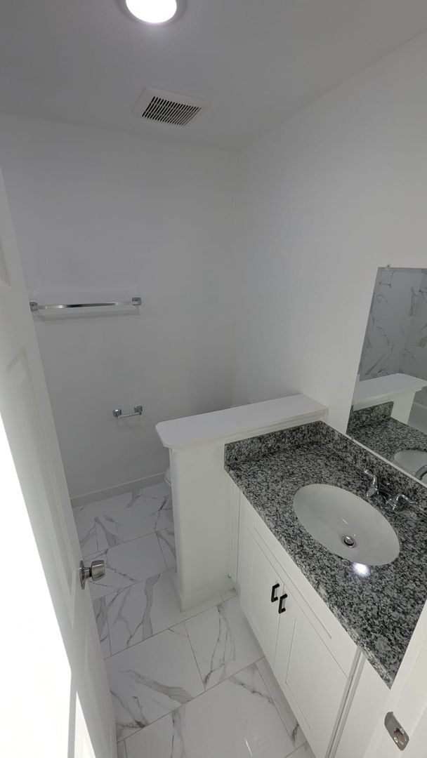 Building Photo - ? Brand-New Unit – 3 Bedrooms, 2.5 Bathroo...