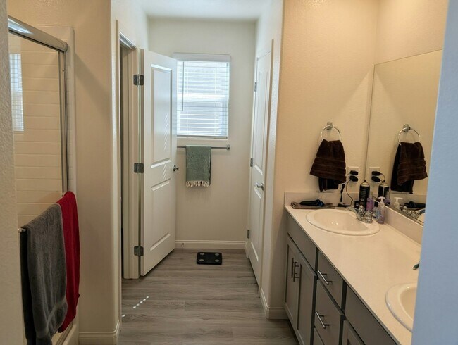 Building Photo - 9926 S Ullom Dr