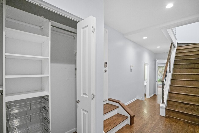 Building Photo - 171 W Goethe St