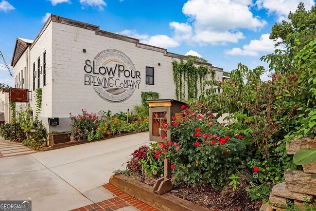 Building Photo - 597 Paper Mill Rd