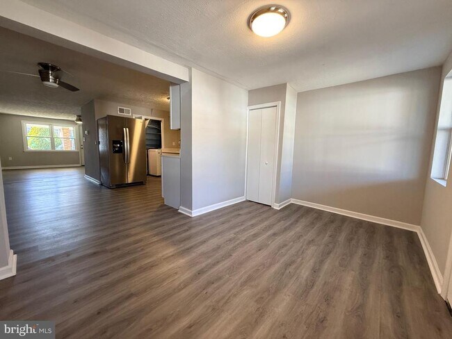 Building Photo - 2021 Kelmore Rd