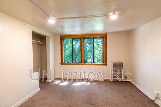 Building Photo - 306 S Humphreys St