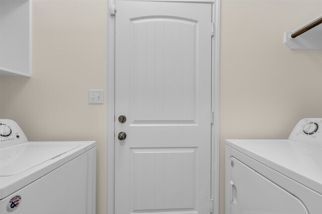 Building Photo - 3807 Springcrest Ln