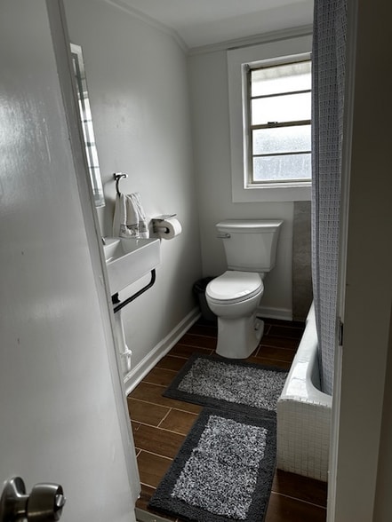 Building Photo - 206 Division Street