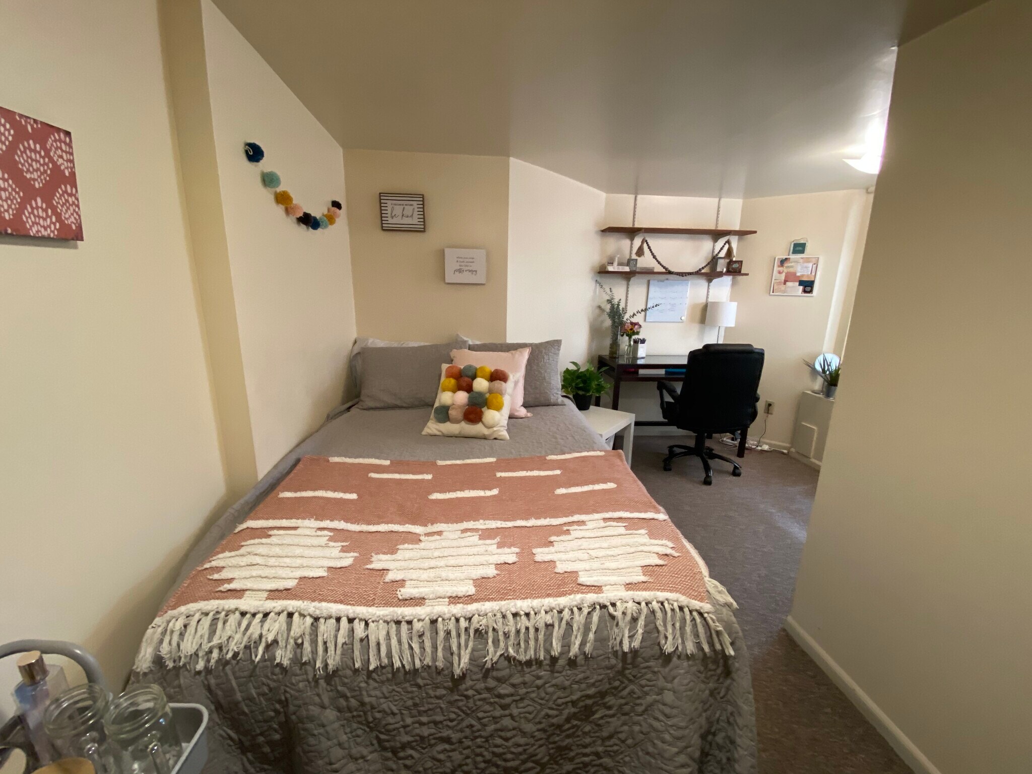 Building Photo - 910 S State St