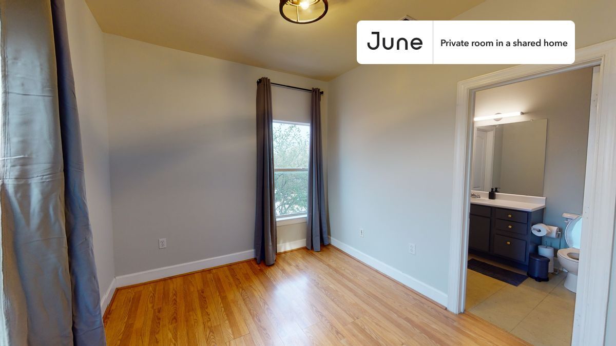 Building Photo - Private bedroom in 4 bed/4 bath Home