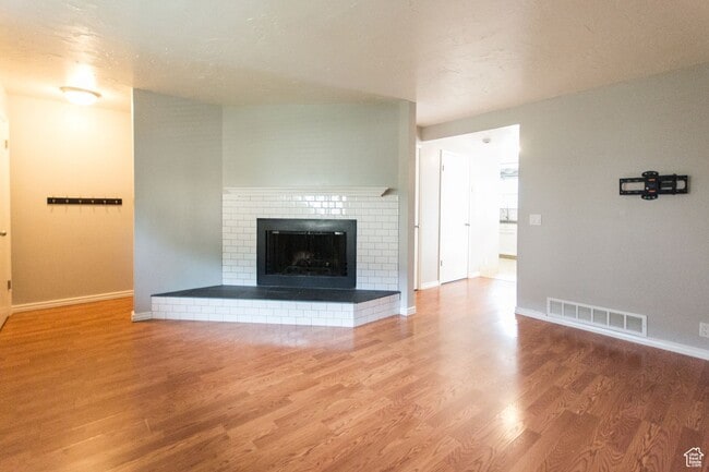 Primary Photo - Beautiful Townhome in Excellent Holladay Location!