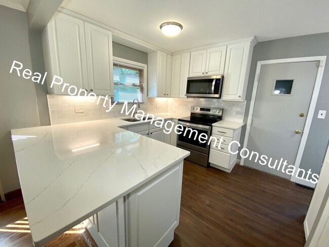 Building Photo - Adorable & Completely Remodeled 2 bedroom - Live Security Deposit Free with Obligo