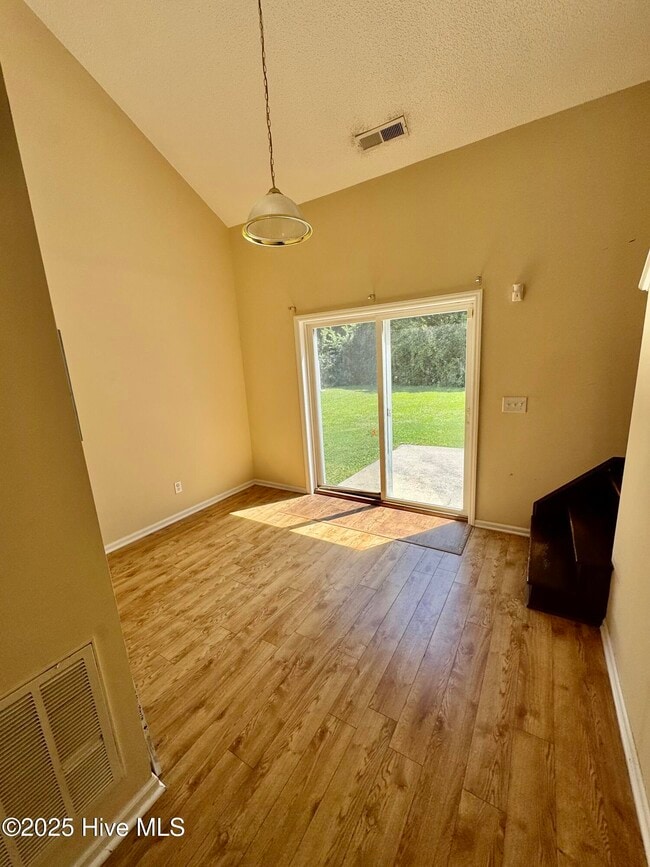 Building Photo - 1127 Brownlea Dr