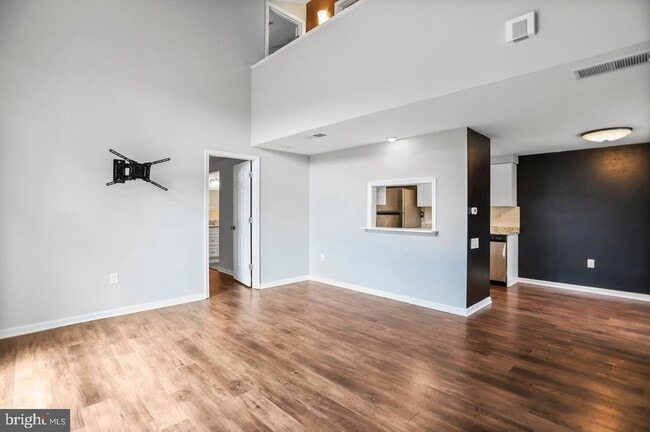 Building Photo - 1523 Kensington Dr