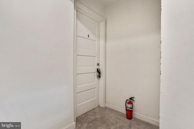 Building Photo - 904 N Ivy St