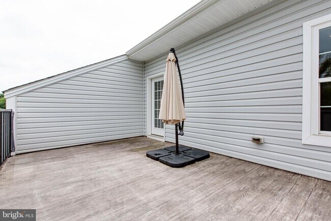 Building Photo - 1022 Linden Dr